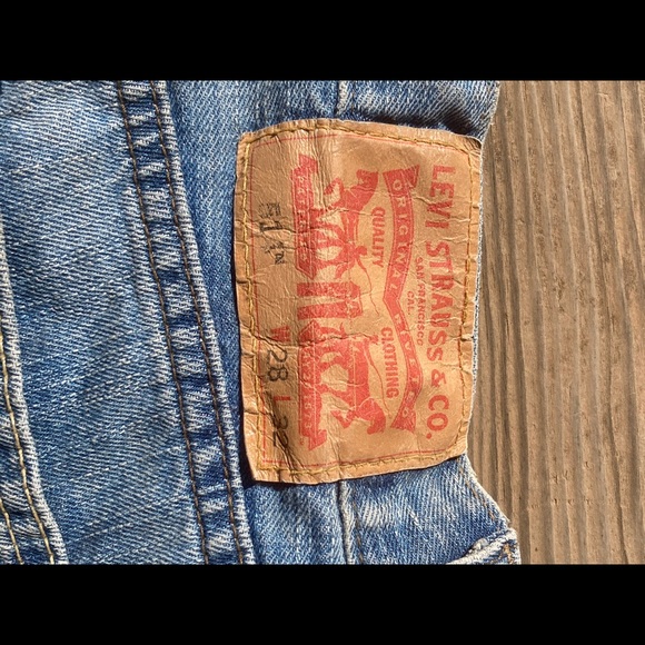 Levi’s cut off jean shorts - Picture 4 of 5